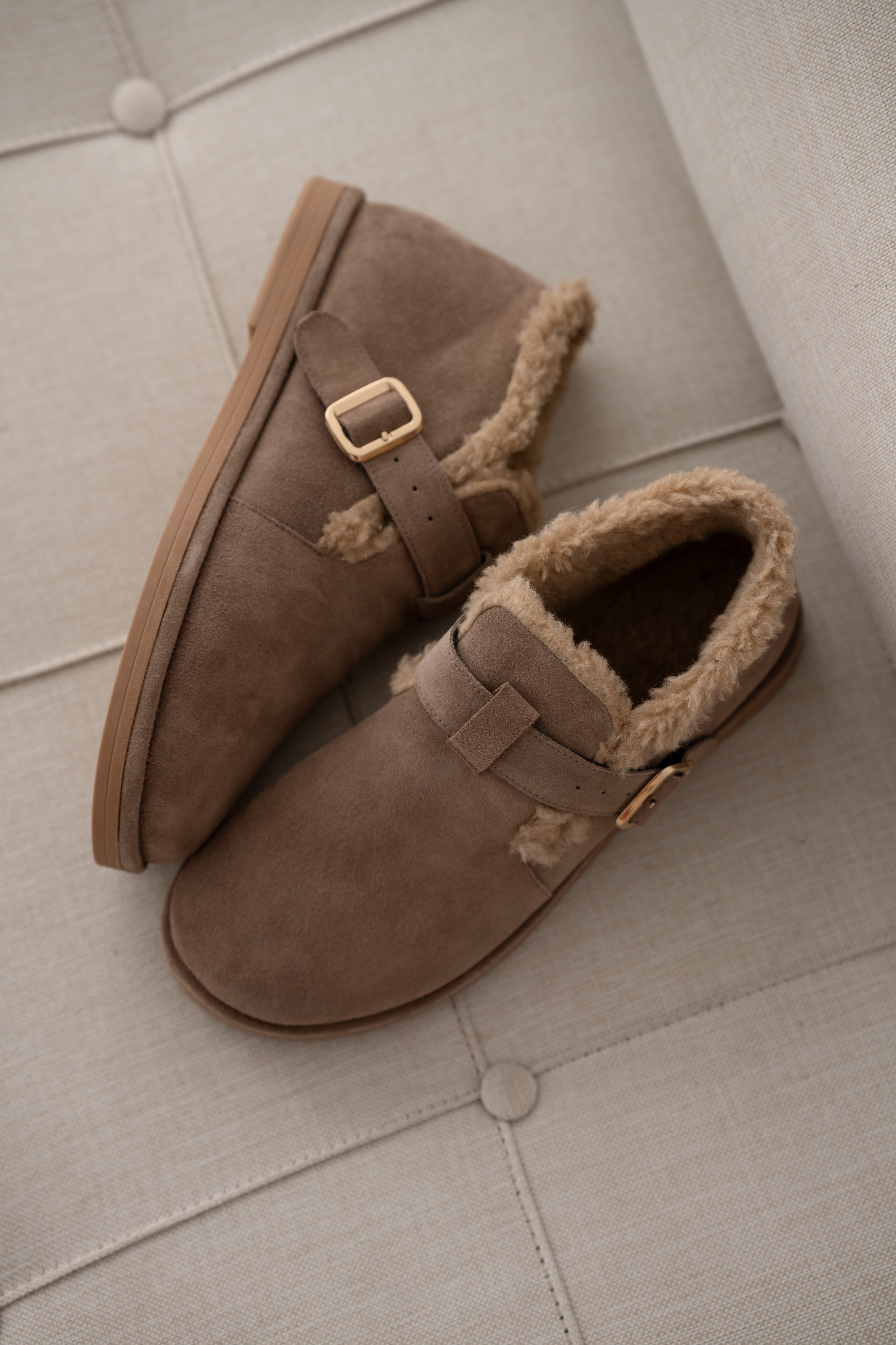 Velmora Hakiki Deri İçi Kürklü Ayarlanabilir Toka Detaylı Kadın Bot- VİZON SÜET