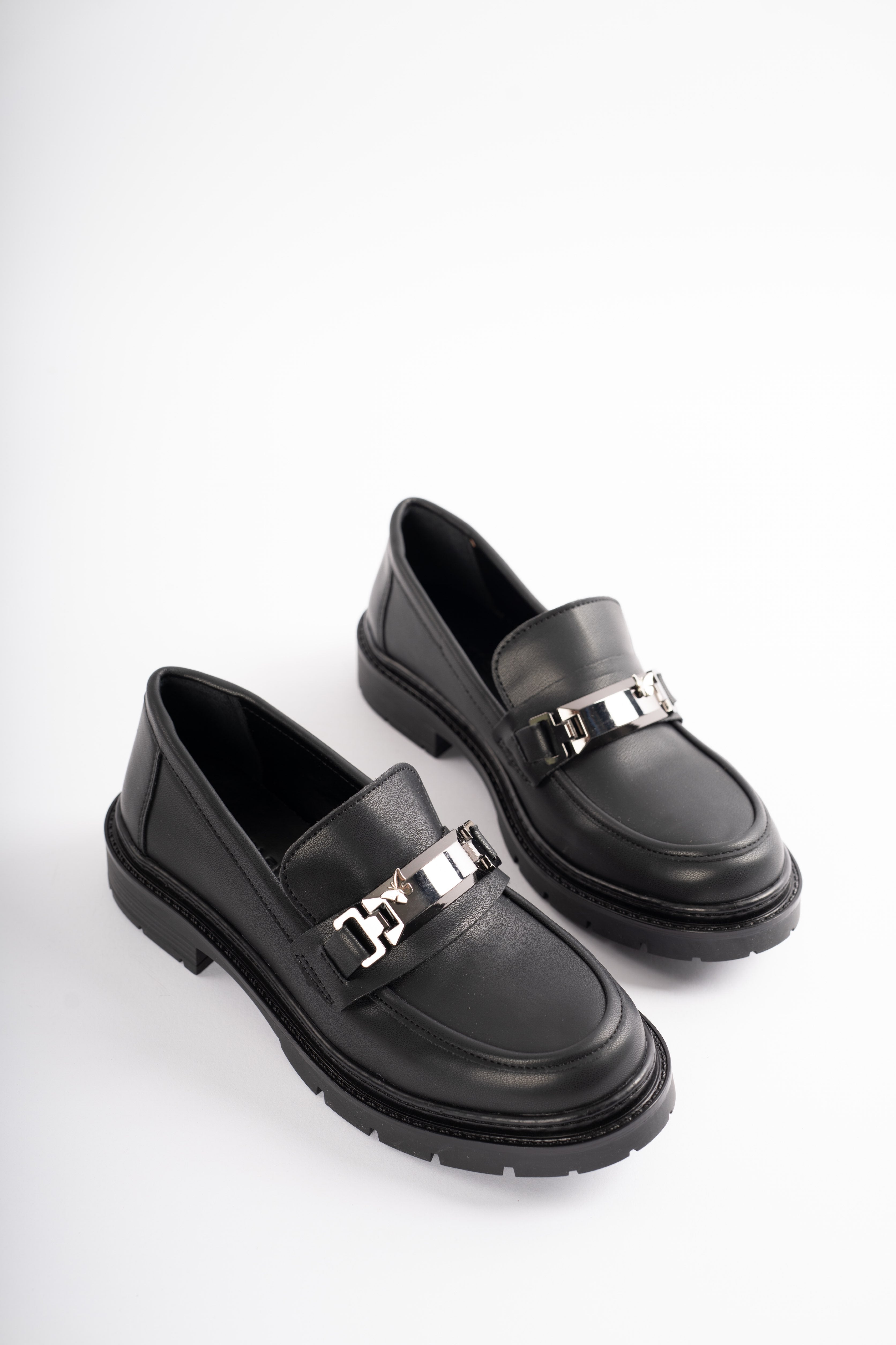 Milora Alçak Topuklu Kemer ve Gümüş Aksesuar Detaylı Kadın Loafer- SİYAH