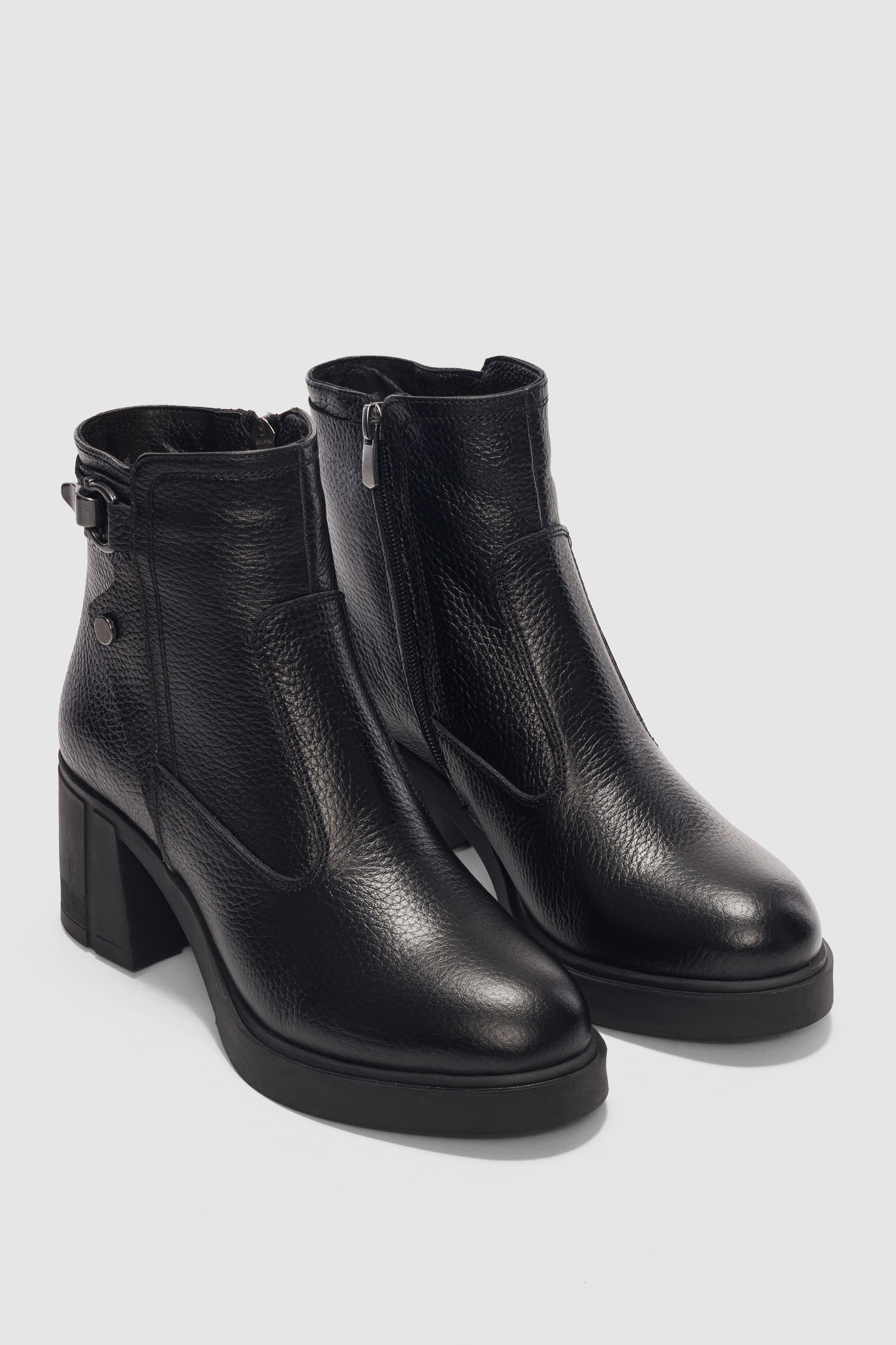 Tavora Hakiki Deri Aksesuar Detaylı Yandan Fermuarlı Kadın Bot- SİYAH