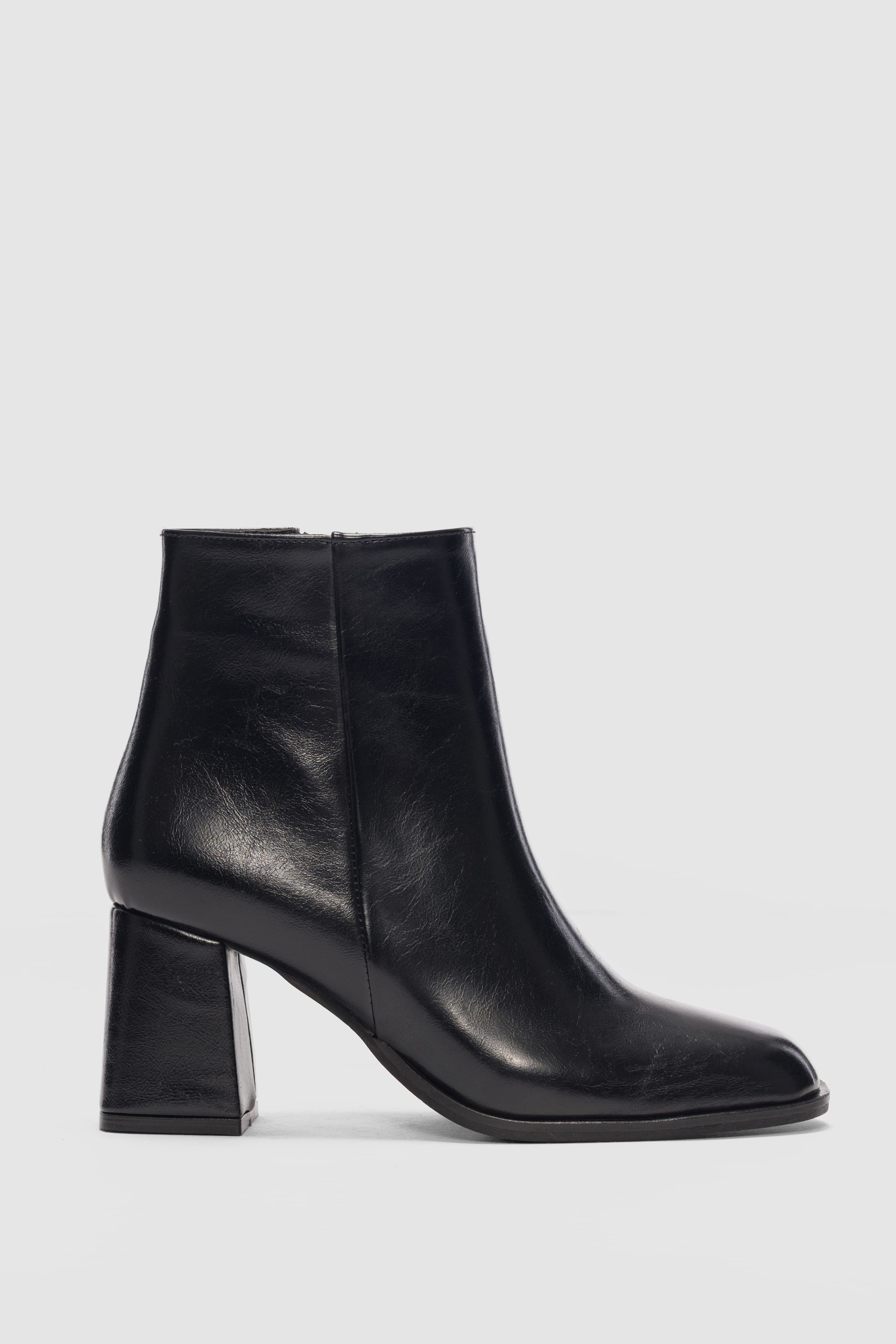 Morven Topuklu Küt Burun Detaylı Kadın Bot-SİYAH