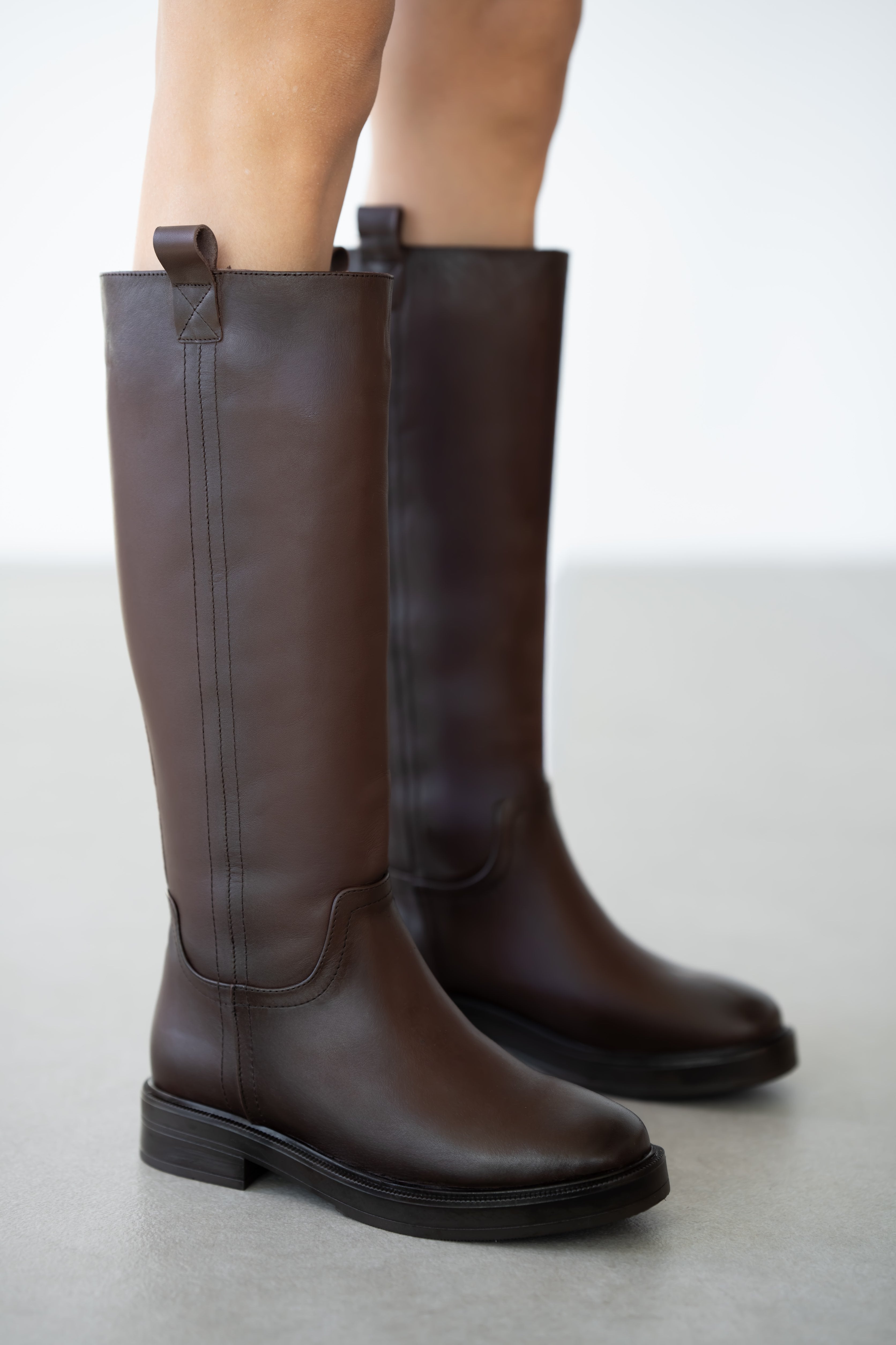 Werny Hakiki Deri Kalın Topuklu Kadın Çizme-KAHVERENGİ