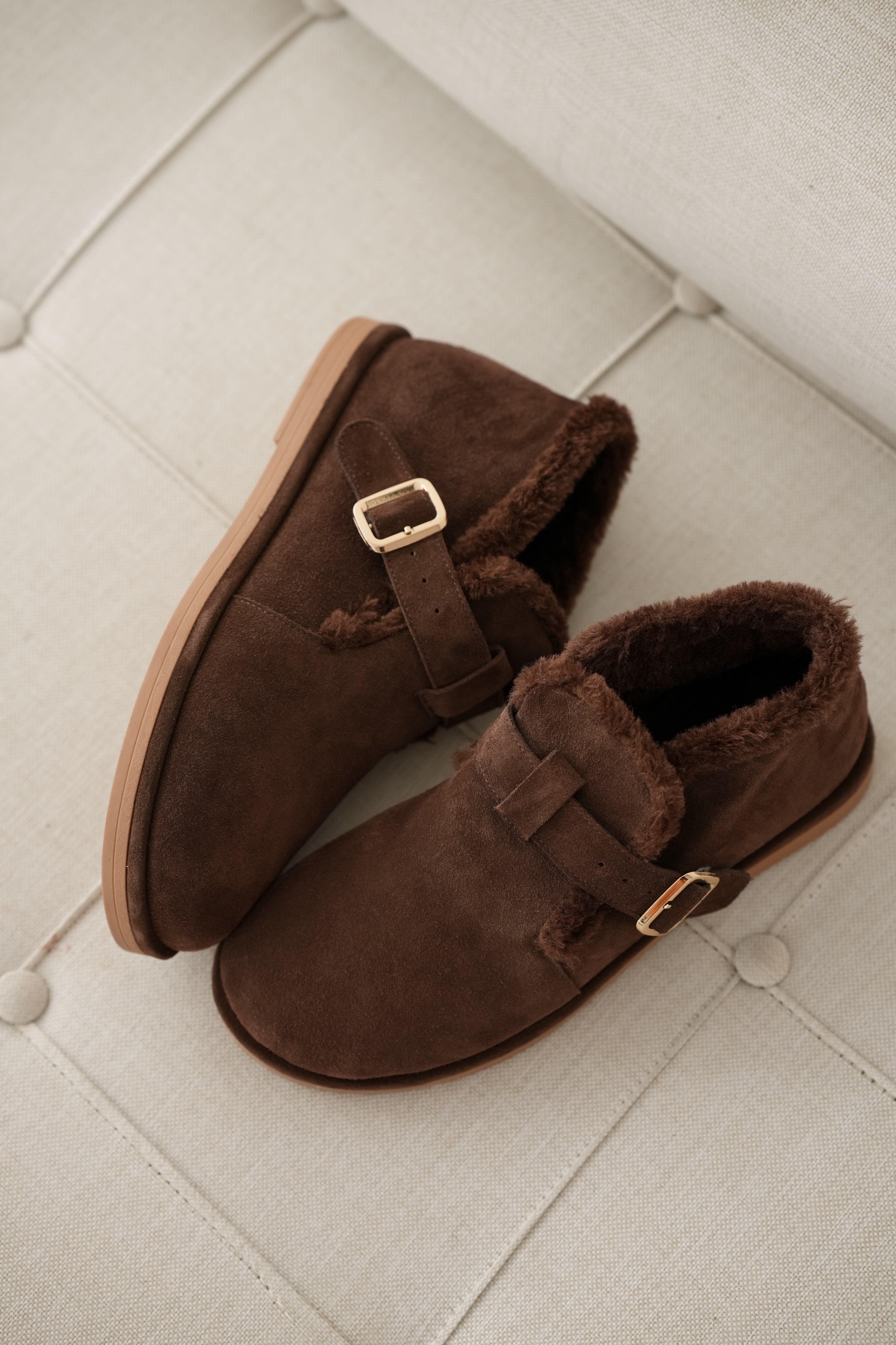 Velmora Hakiki Deri İçi Kürklü Ayarlanabilir Toka Detaylı Kadın Bot- KAHVE SÜET