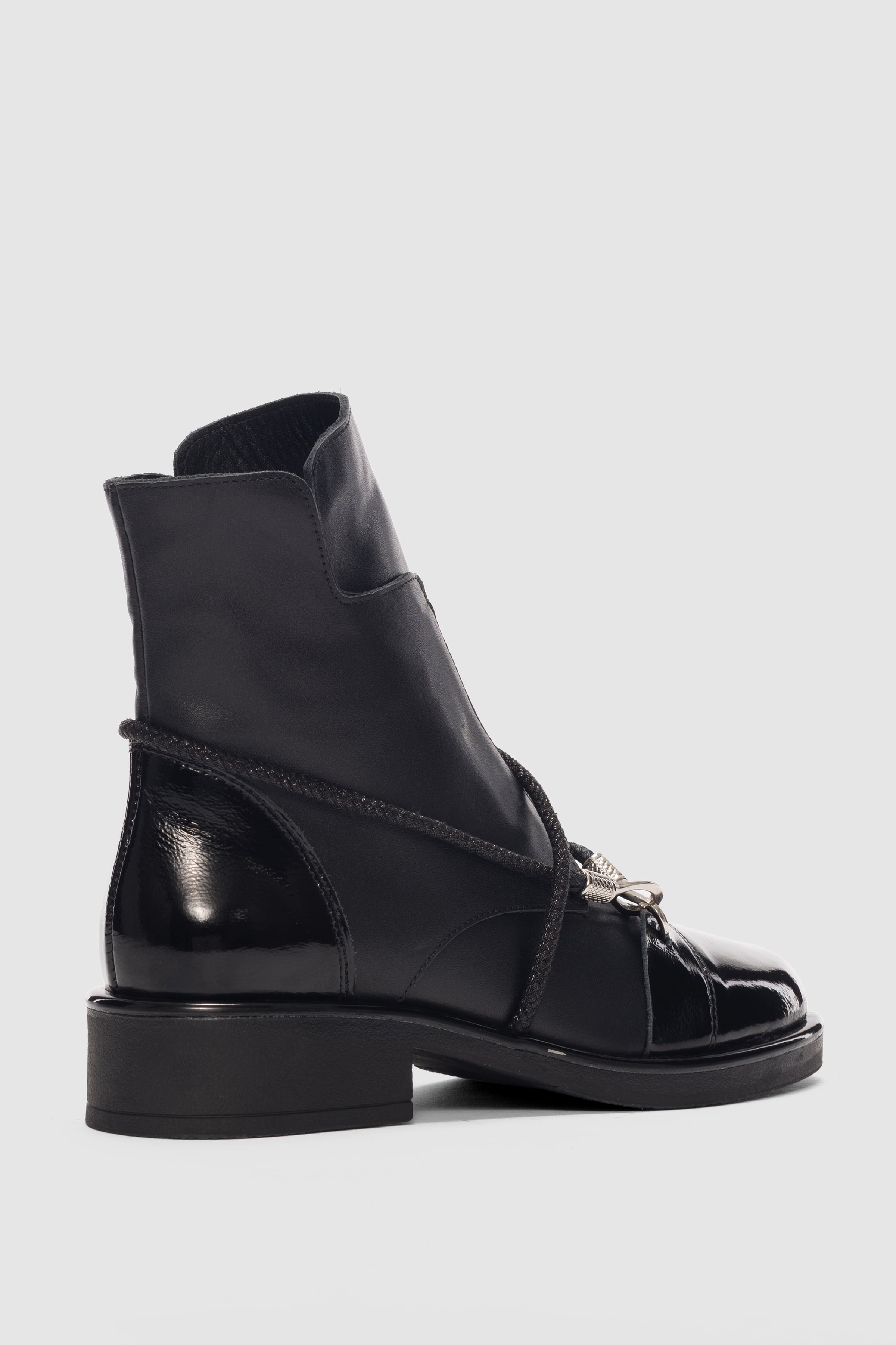 Amevia Hakiki Deri Yandan Fermuarlı Küt Burun Kadın Bot- SİYAH