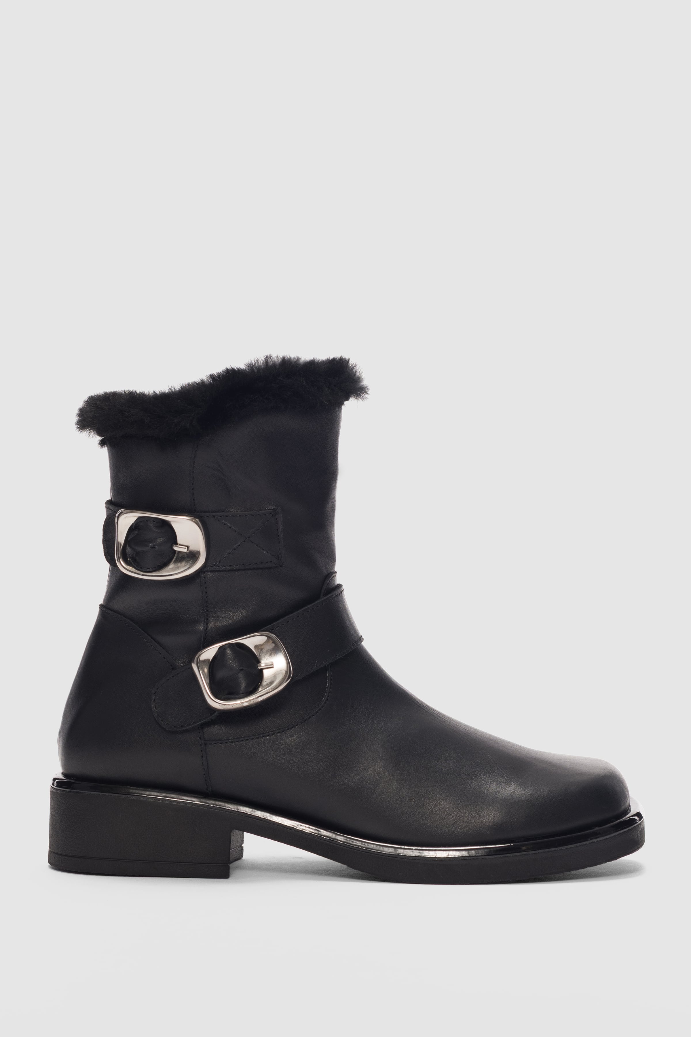 Mavira Hakiki Deri Ayarlanabilir Toka Detaylı ve Yandan Fermuarlı Küt Burun Kadın Bot- SİYAH