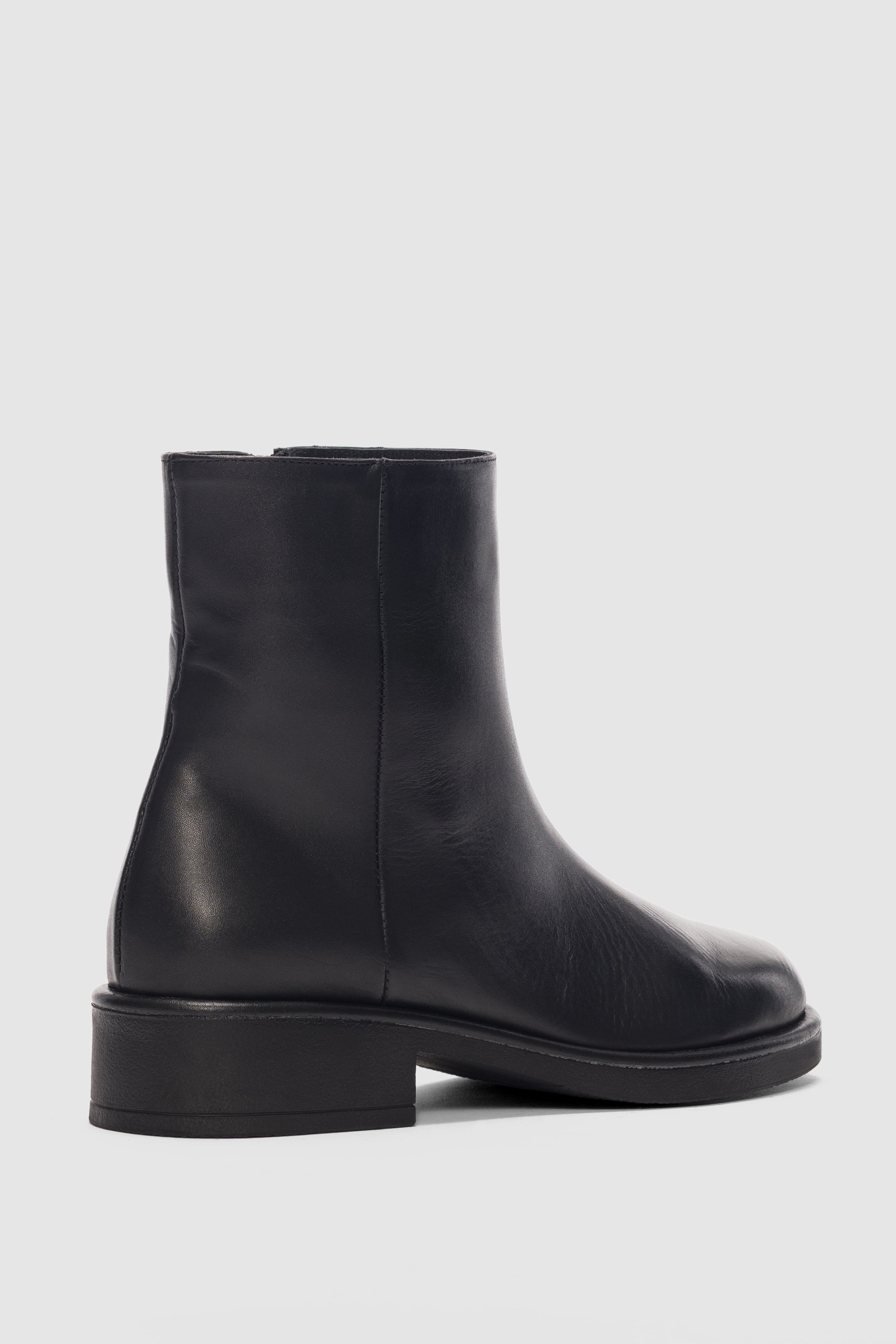 Cevrin Hakiki Deri Yandan Fermuarlı Küt Burun Kadın Bot- SİYAH