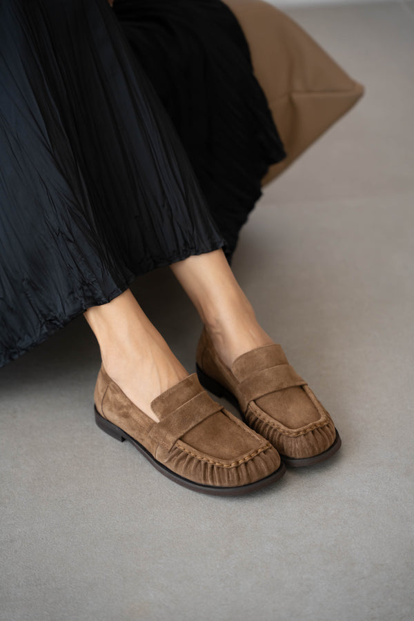 Blaine Hakiki Deri Büzgülü Küt Burun Kadın Loafer- TABA SÜET