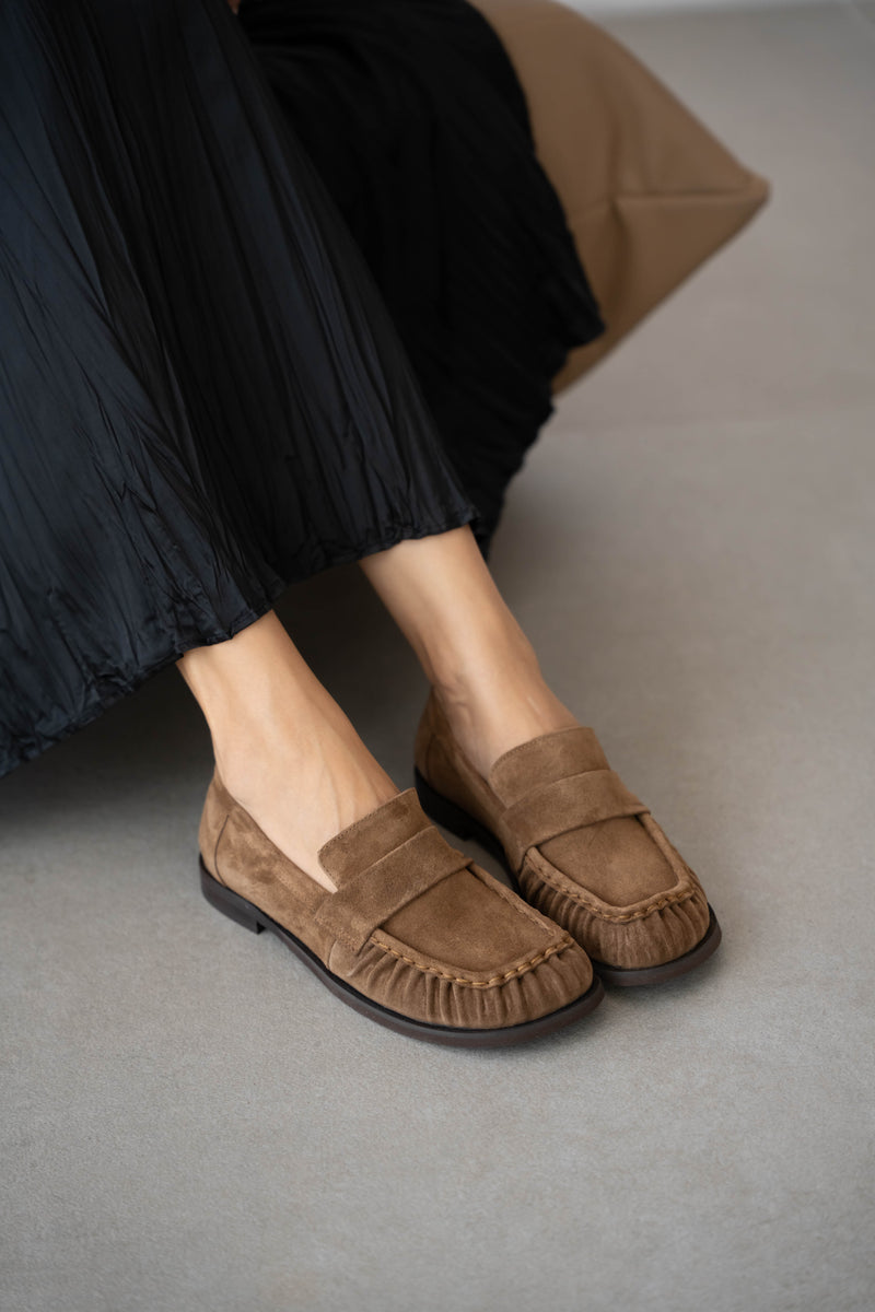 Blaine Hakiki Deri Büzgülü Küt Burun Kadın Loafer- TABA SÜET