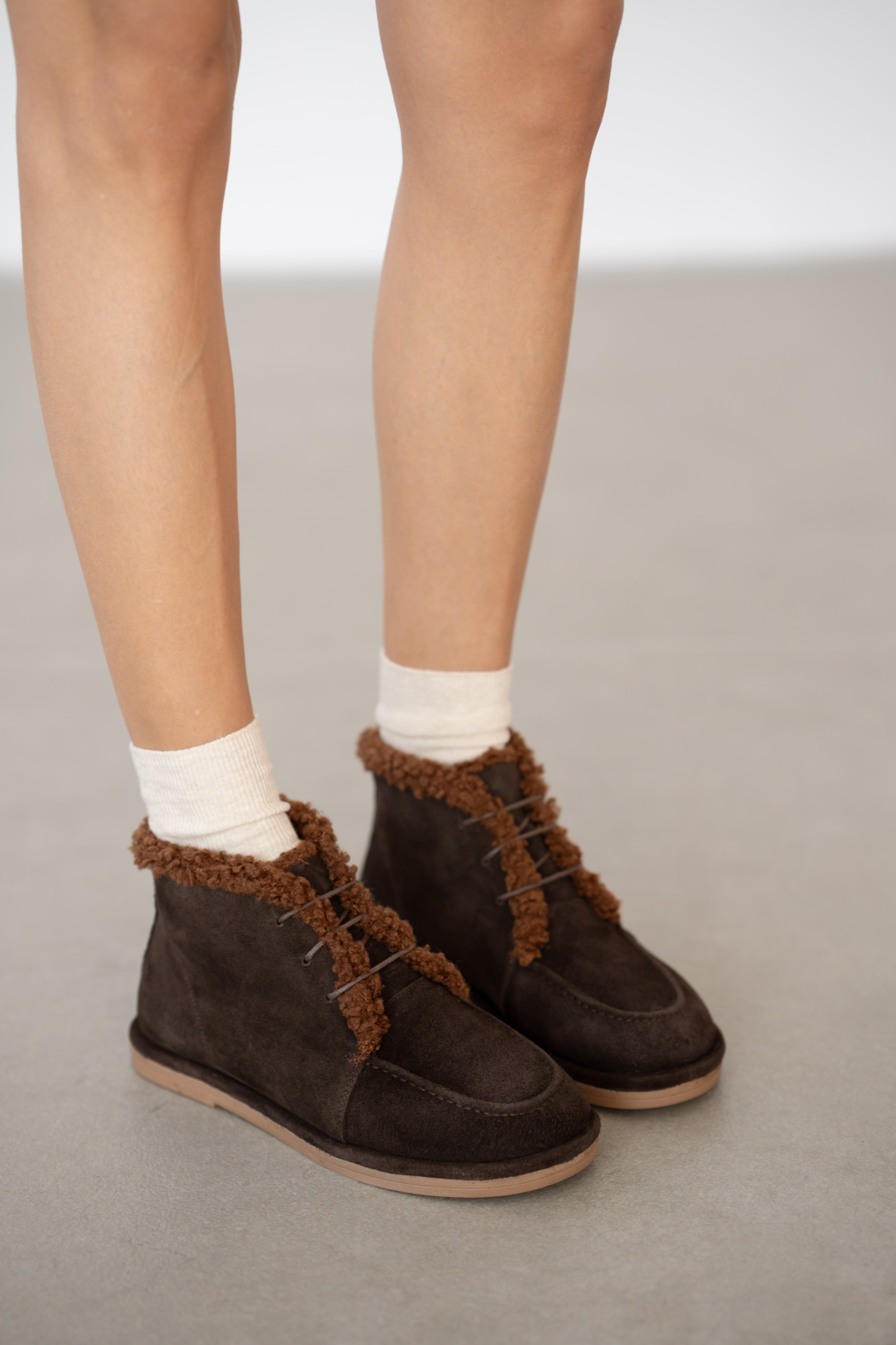 Averon Hakiki Deri Kürklü Bağcık Detaylı Kadın Bot- KAHVE SÜET