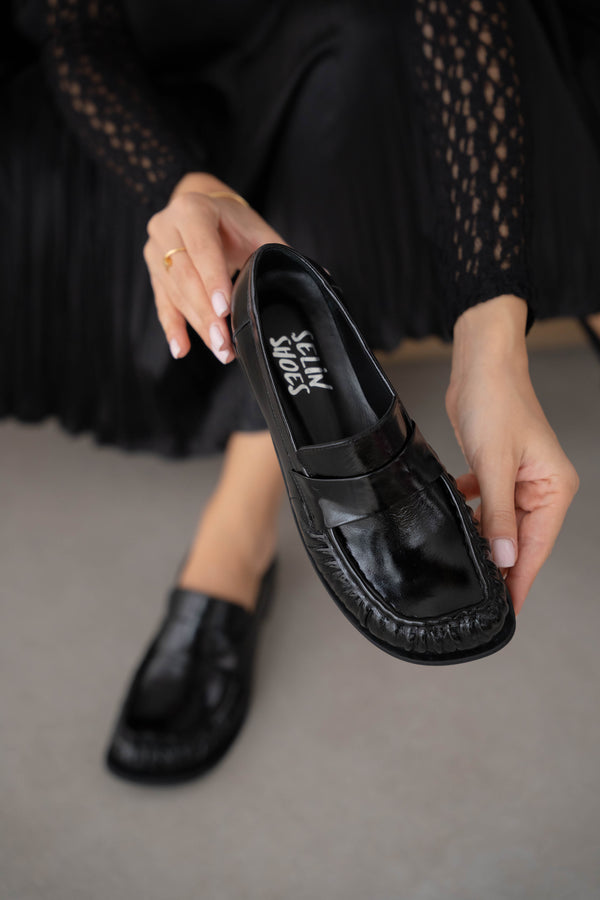 Blaine Hakiki Deri Büzgülü Küt Burun Kadın Loafer- SİYAH RUGAN