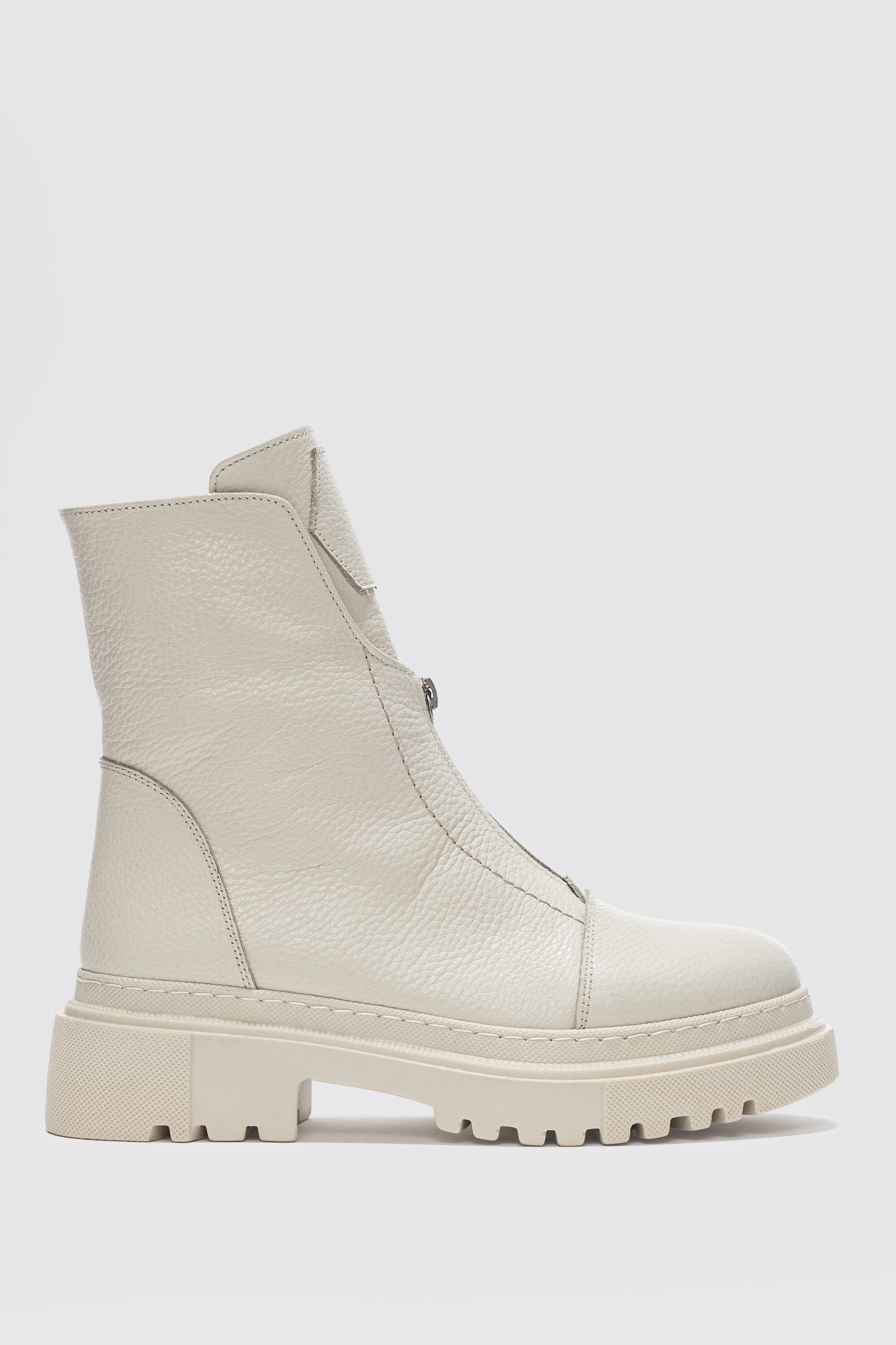 Mena  Hakiki Deri Küt Burunlu  Ön Kısımda Fermuar Aksesuarlı Kadın Bot- EKRU