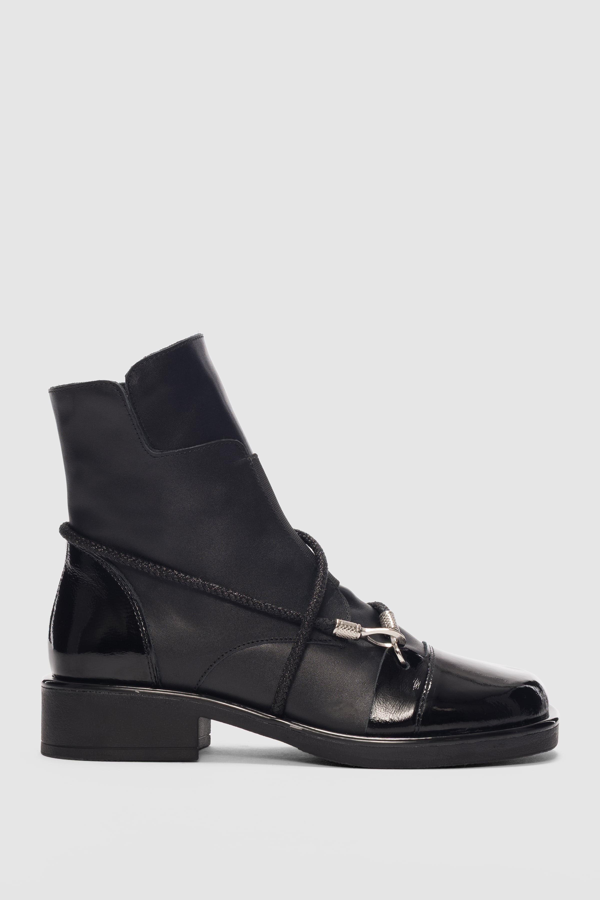 Amevia Hakiki Deri Yandan Fermuarlı Küt Burun Kadın Bot- SİYAH