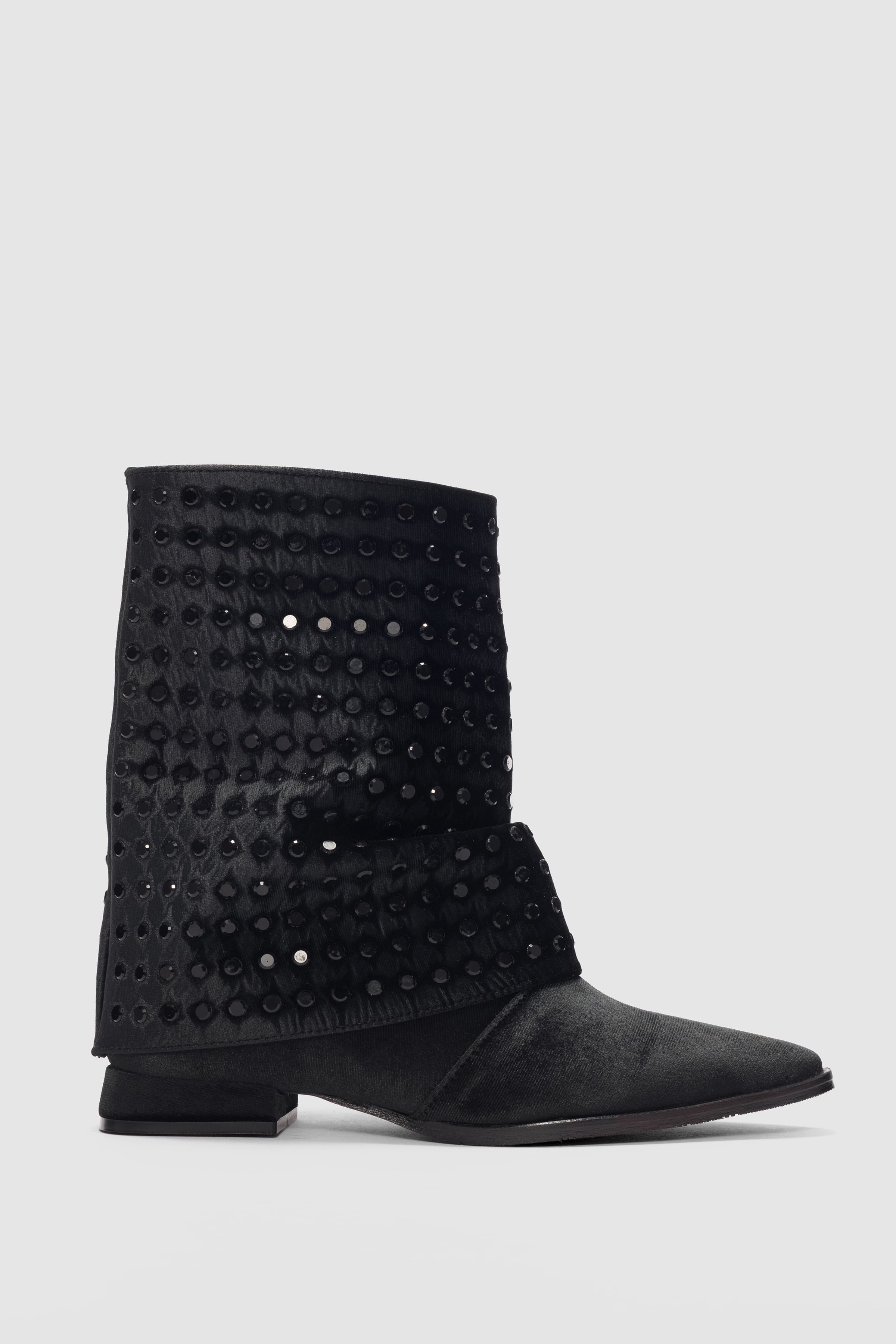 Vionne Kadife Kumaş Üzerine Siyah Taş Detaylı Alçak Topuklu Kadın Bot- SİYAH