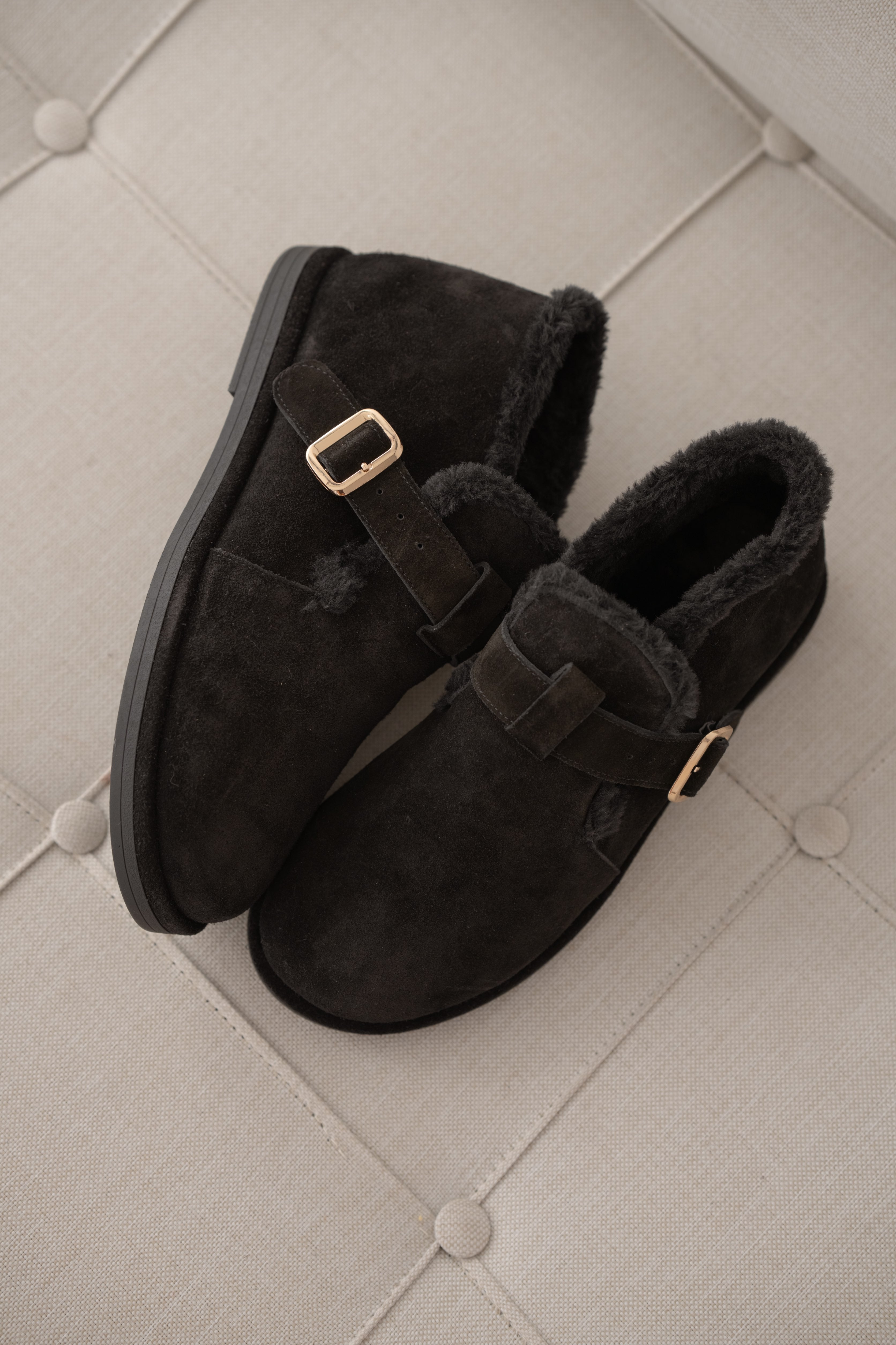 Velmora Hakiki Deri İçi Kürklü Ayarlanabilir Toka Detaylı Kadın Bot- SİYAH SÜET